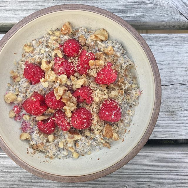 Good morning 😊. A cheerful breakfast for a truly miserable looking day! ☔️ #whatsforbreakfast #overnightoats #lifewithinfourcorners #samebreakfastdifferentday
